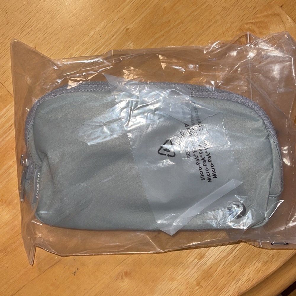 Lululemon Everywhere Belt bag - Picture 6 of 7